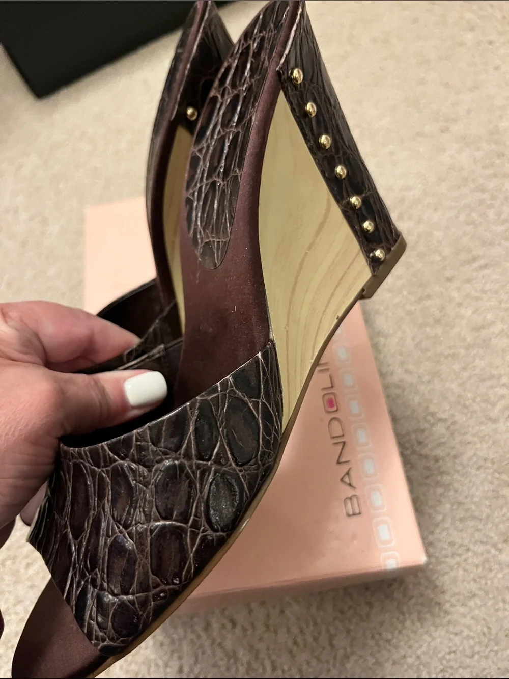 EUC Bandolino Brown Croc-Embossed Open-Toe Wedge Sandals